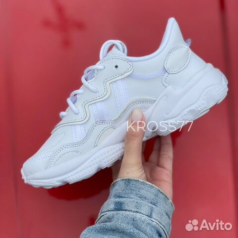 Кроссовки Adidas Ozweego белые