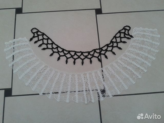 Скатерть и воротничок ручной работы