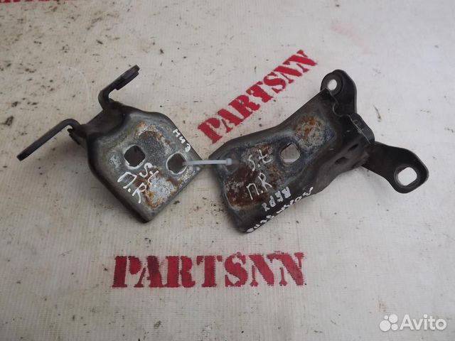 Петля двери передней правой Додж Стратус