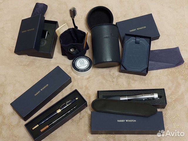 Аксессуары Harry Winston одним лотом