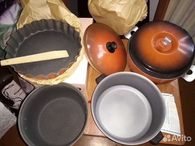 Кастрюли с антипригарным покрытием новые