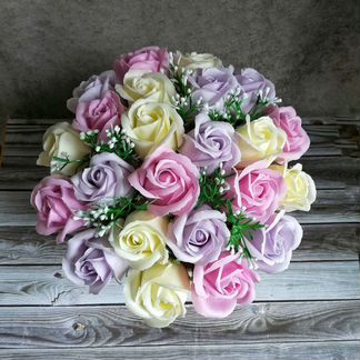 Букет в шляпной коробке 23 розы