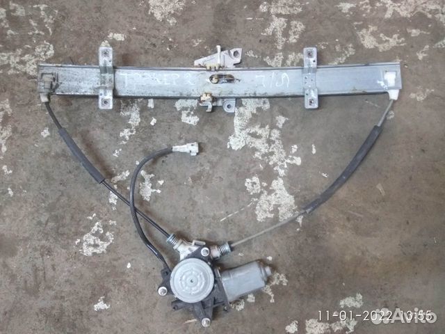 Стеклоподъемник передний левый на Шевроле Трекер