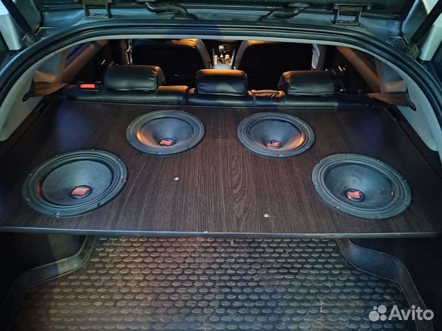 Комплект акустических динамиков с усилителем