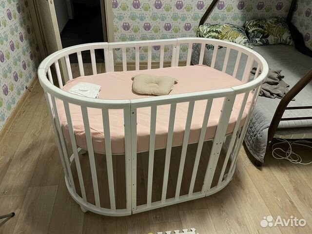 Детская кроватка с маятником круглая