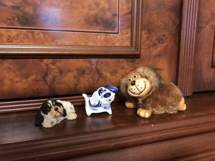 Статуэтки заяц и собака