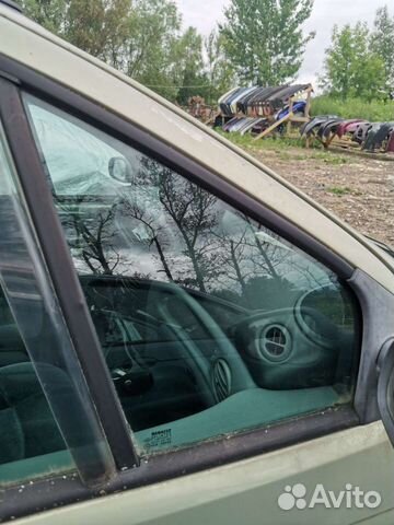 Стекло форточка переднее правое renault scenic 1