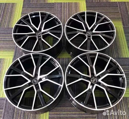 Комплект оригинальных дисков audi q7,q8 r22