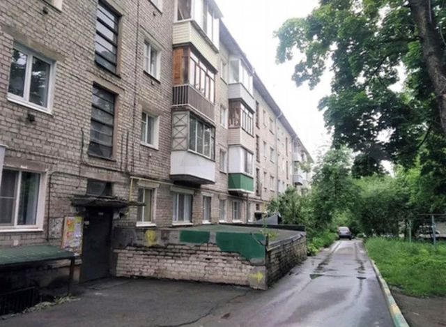 2-к. квартира, 43 м², 2/4 эт.
