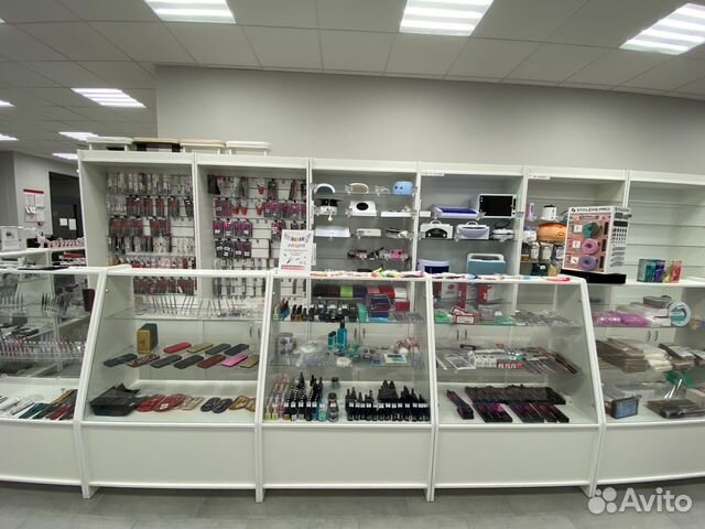 Витрины торговые из лдсп для сувениров и подарков