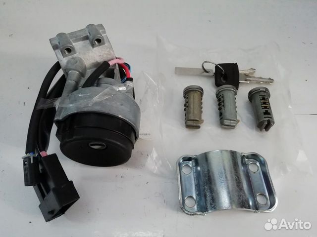 Замок зажигания с личинками калина новый
