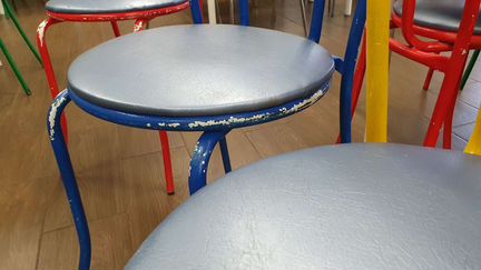 Стулья с металлической спинкой