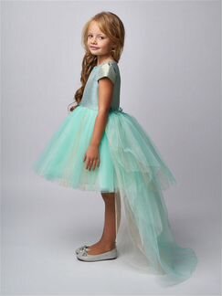 Платье со шлейфом -Шикарное