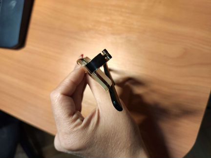 Очки для зрения. Правая линза -8.5, левая -8.0