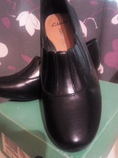 Кожаные ботильоны(туфли) Clarks на танкетке 39