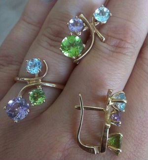 Набор из золота с натуральными камнями