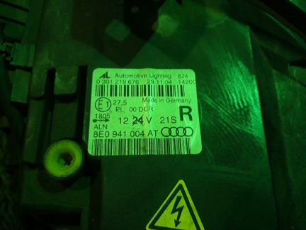 Фара правая Audi A4 B7 2005