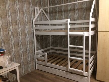 Двухъярусная кровать