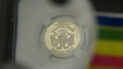 2 рубля 2003 г в слабе монета