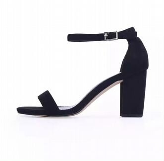 Босоножки черные