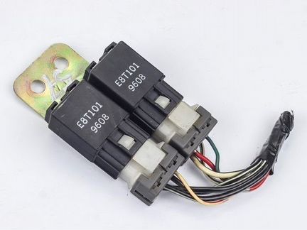 Реле управления двигателя Mitsubishi Challenger