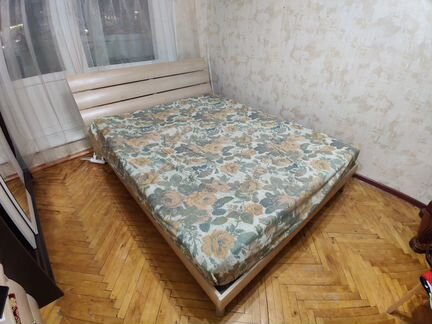 Кровать двухспальная IKEA 180х200
