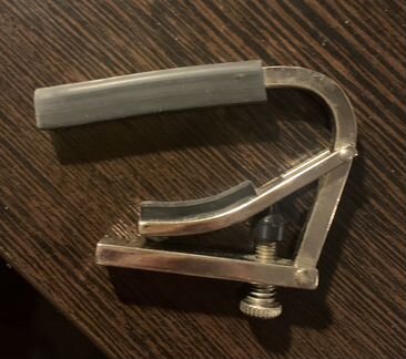 Каподастр для гитары