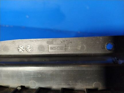 Направляющая заднего бампера правая правая Ford