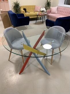 Стеклянный стол