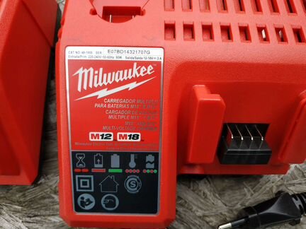 Зарядка 220В Milwaukee 3A