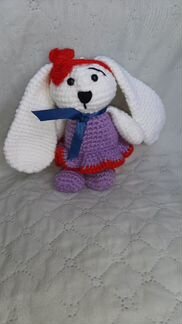Вязаная игрушка Зайчик