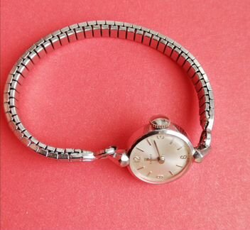 Дамские миниатюрные часики Tissot