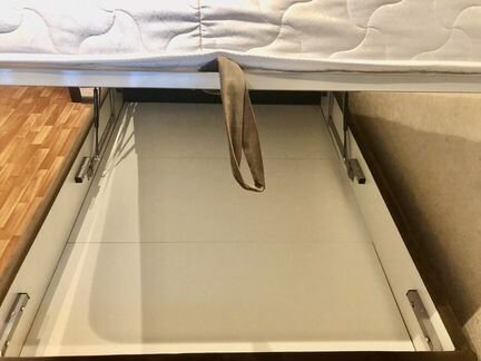 Кровать с подъёмным механизмом