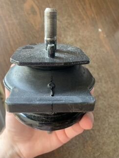 Подушка двигателя 2шт Toyota Crown Majesta UZS151