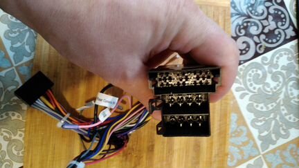 Провода для магнитолы isudar для Рено logan2