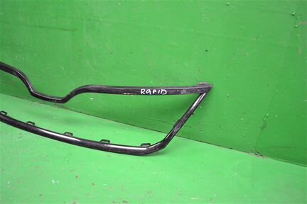 Накладка решетки радиатора Skoda Rapid 2012