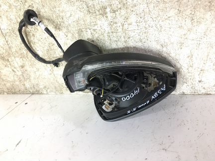 Зеркало правое Audi A3 8V 8V5857410