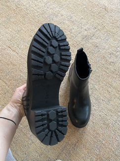 Новые кожаные ботинки