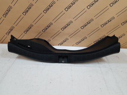 Накладка замка багажника Toyota Rav4 40