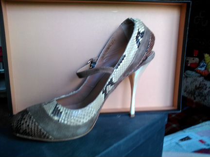 Продаю новые туфли TJ collection