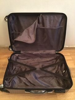 Чемодан пластик размер М