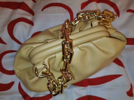 Сумка-пельмешек с золотой цепью