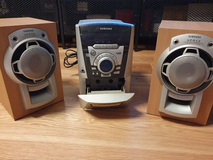 Музыкальный центр