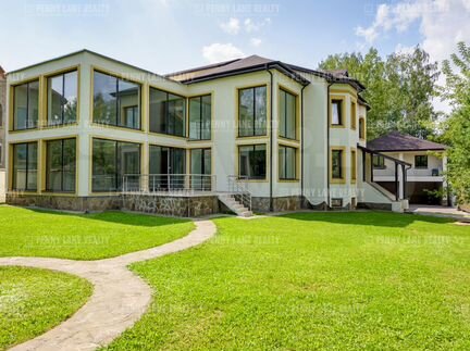 Коттедж 650 м² на участке 15 сот.