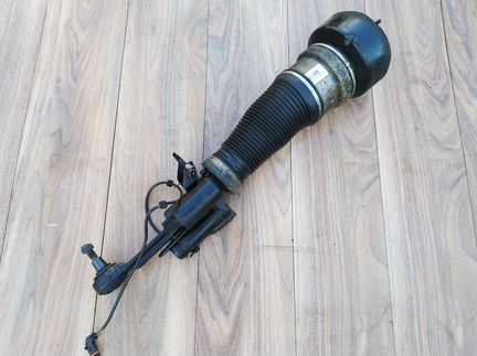 Амортизатор передний Mercedes W221 C216 Разбор 221