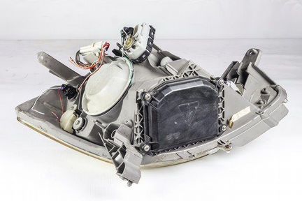 Фара левая Toyota Passo