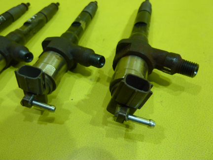 Топливная форсунка R2AA дизель 2,2л Мазда