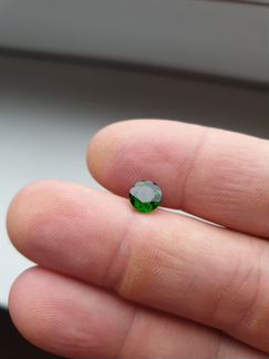 Натуральный хромдиопсид 1,37 карат