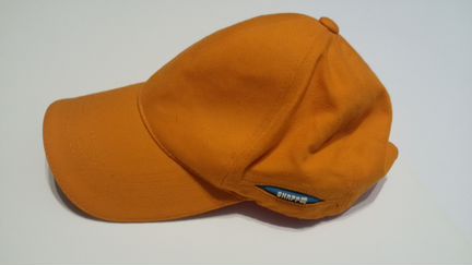 Кепка оранжевая новая