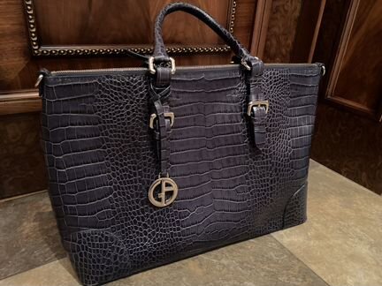 Сумка Giorgio Armani с тиснением под крокодил
